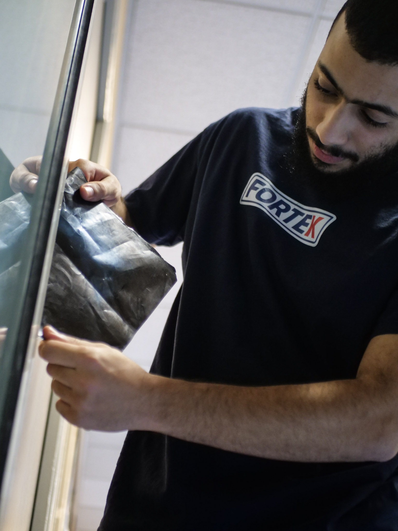 Ouverture de porte par FORTEK